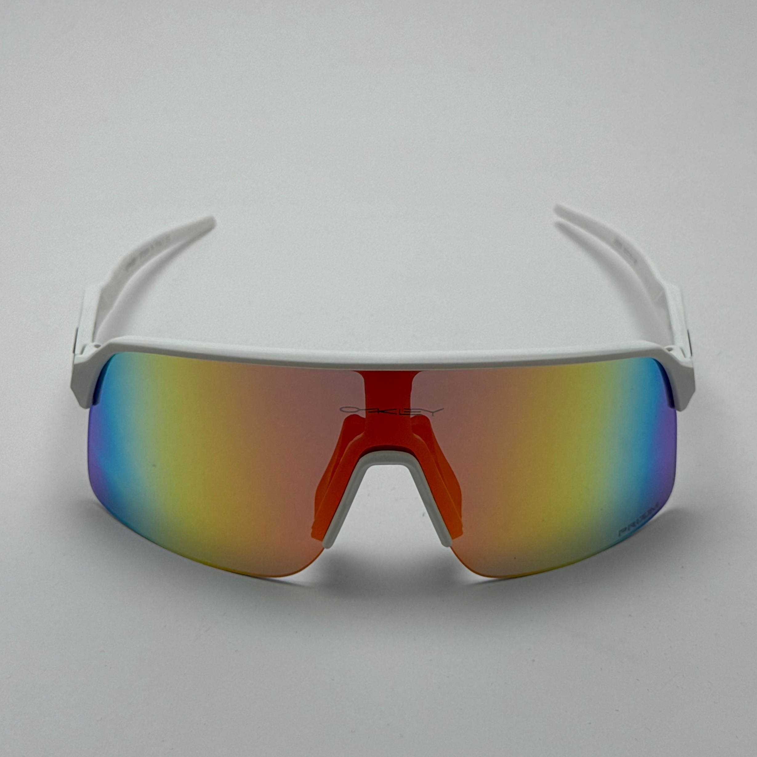 عینک آفتابی اسپرت اوکلی OAKLEY مدل SUTRO فریم سفید عدسی آتیشی