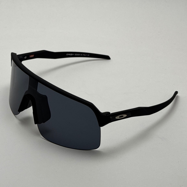 عینک آفتابی اسپرت اوکلی OAKLEY مدل SUTRO تمام مشکی