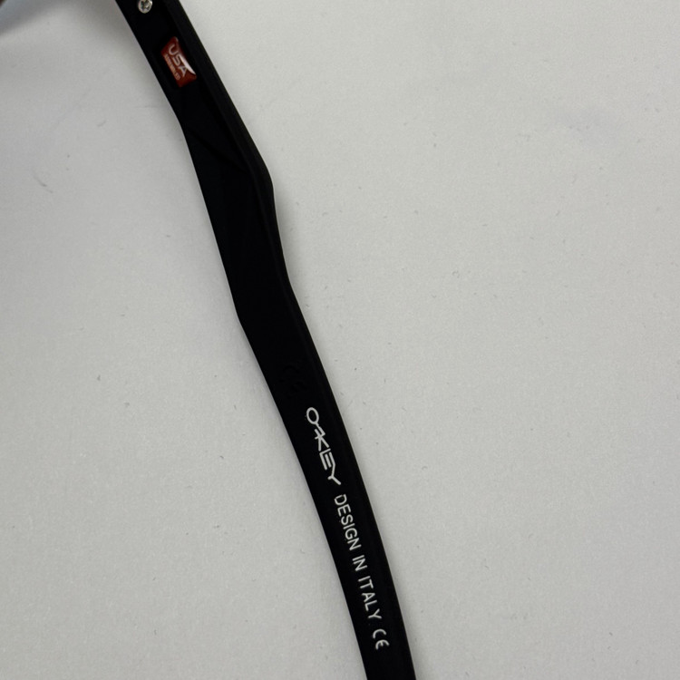 عینک آفتابی اسپرت اوکلی OAKLEY مدل SUTRO فریم مشکی عدسی آتیشی