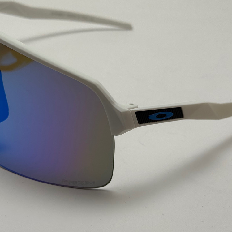 عینک آفتابی اسپرت اوکلی OAKLEY مدل SUTRO فریم سفید عدسی آبی هفت رنگ