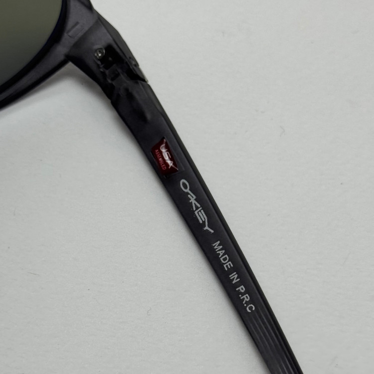 عینک آفتابی پلاریزه اوکلی Oakley طوسی عدسی آبی گرد کد TO4910