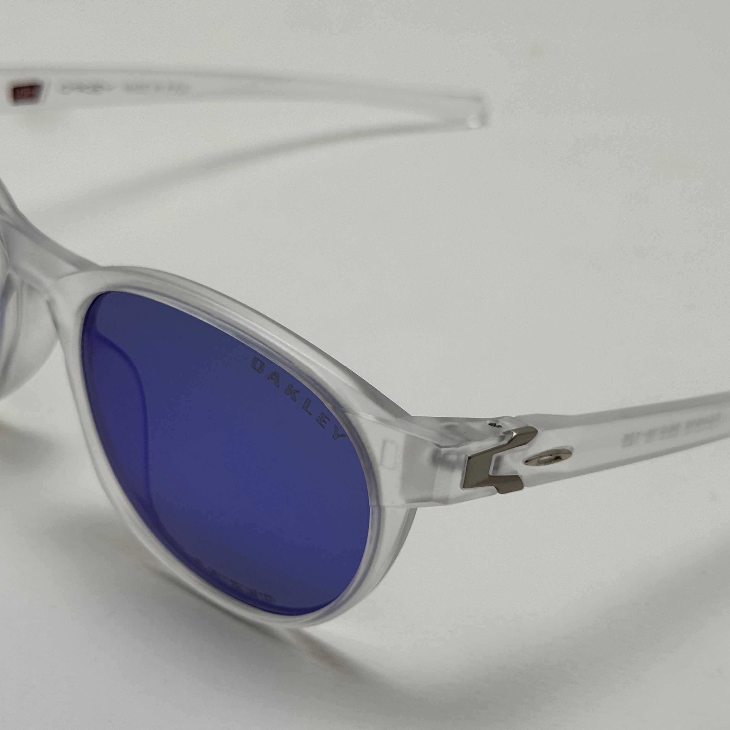 عینک آفتابی پلاریزه اوکلی Oakley کریستالی عدسی آبی گرد کد TO4910