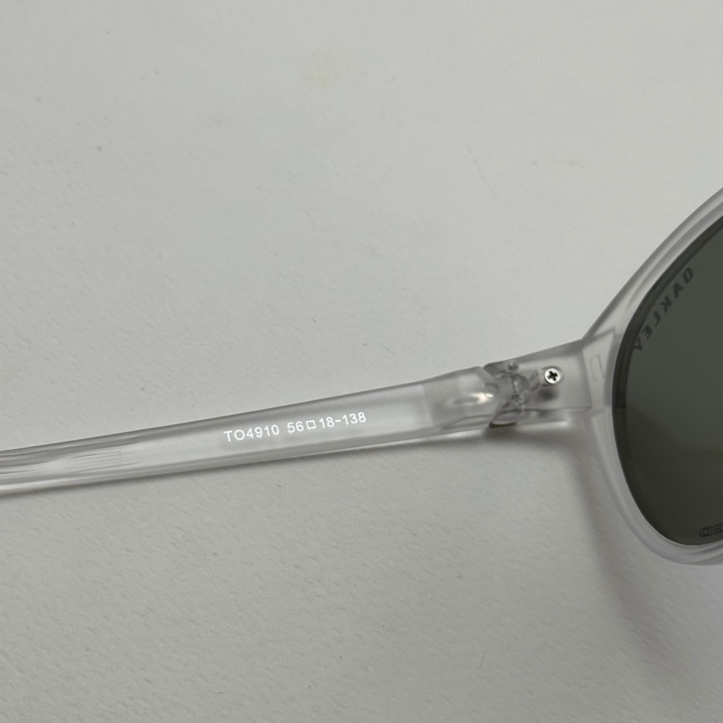 عینک آفتابی پلاریزه اوکلی Oakley کریستالی عدسی آبی گرد کد TO4910