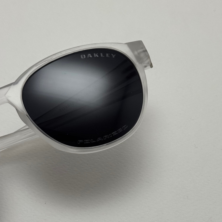 عینک آفتابی پلاریزه اوکلی Oakley فریم کریستالی عدسی مشکی گرد کد TO4910