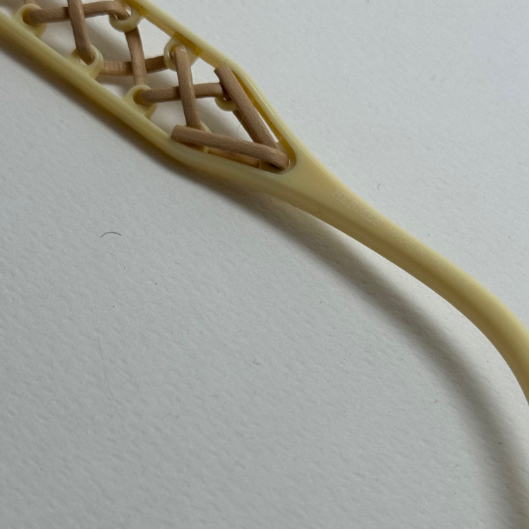 عینک آفتابی زنانه هرمس مدل Hermes Cut Out دسته چرمی کرمی کد رفرنس 1178