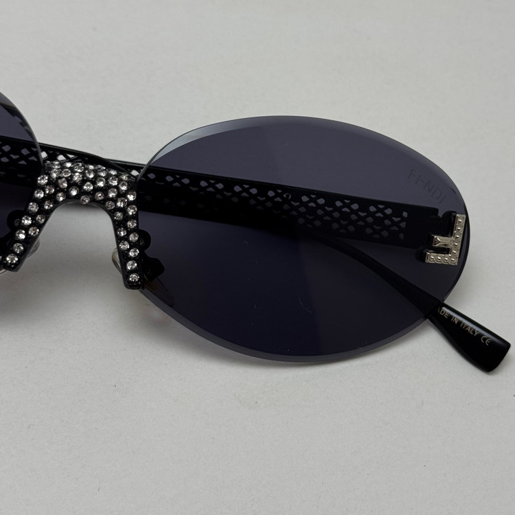 عینک آفتابی زنانه فندی Fendi فریم لس بیضی مدل Oval Frame Diamond Style نگین کاری شده کیفیت مستر تمام مشکی