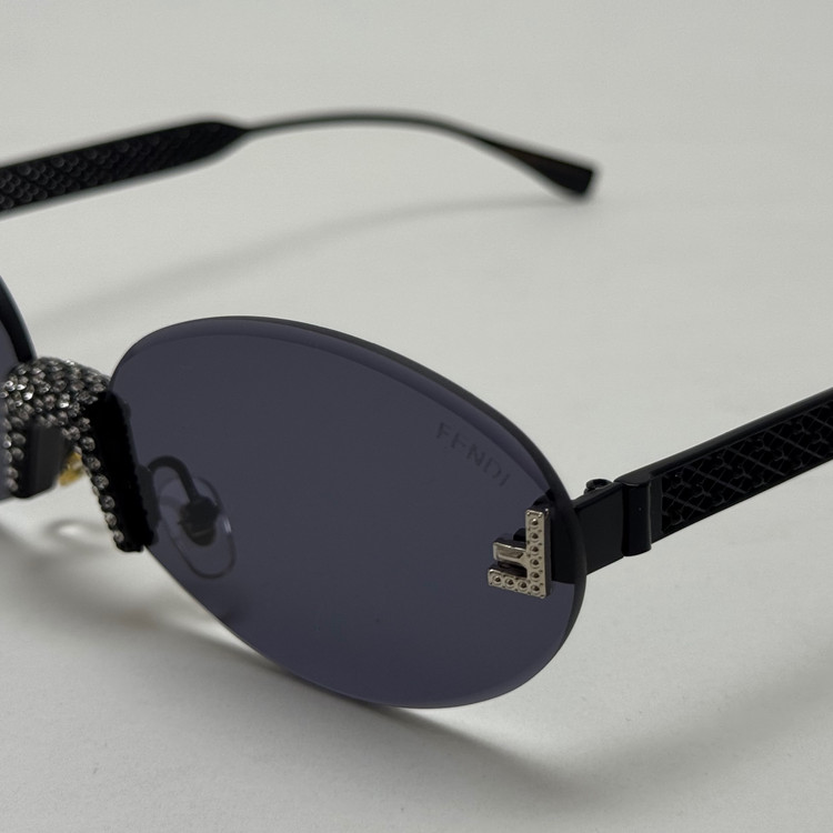 عینک آفتابی زنانه فندی Fendi فریم لس بیضی مدل Oval Frame Diamond Style نگین کاری شده کیفیت مستر تمام مشکی