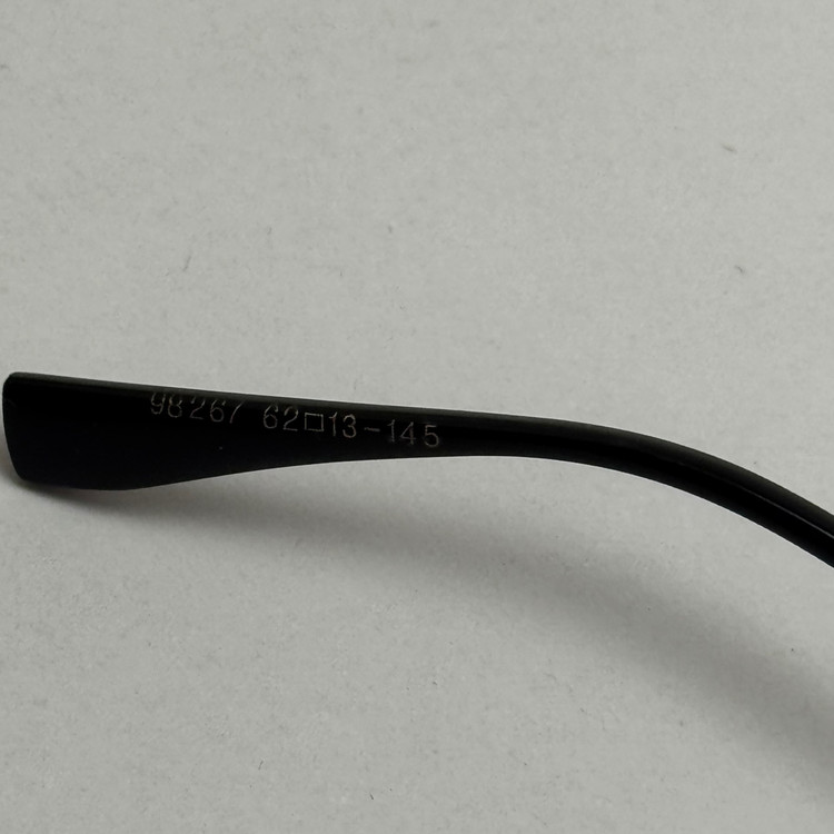 عینک آفتابی زنانه فندی Fendi فریم لس بیضی مدل Oval Frame Diamond Style نگین کاری شده کیفیت مستر تمام مشکی