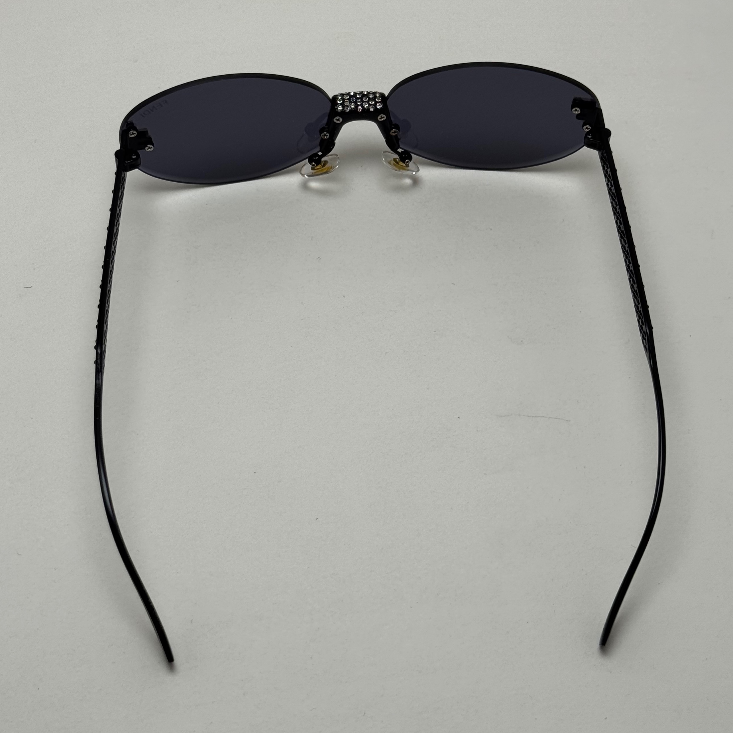 عینک آفتابی زنانه فندی Fendi فریم لس بیضی مدل Oval Frame Diamond Style نگین کاری شده کیفیت مستر تمام مشکی