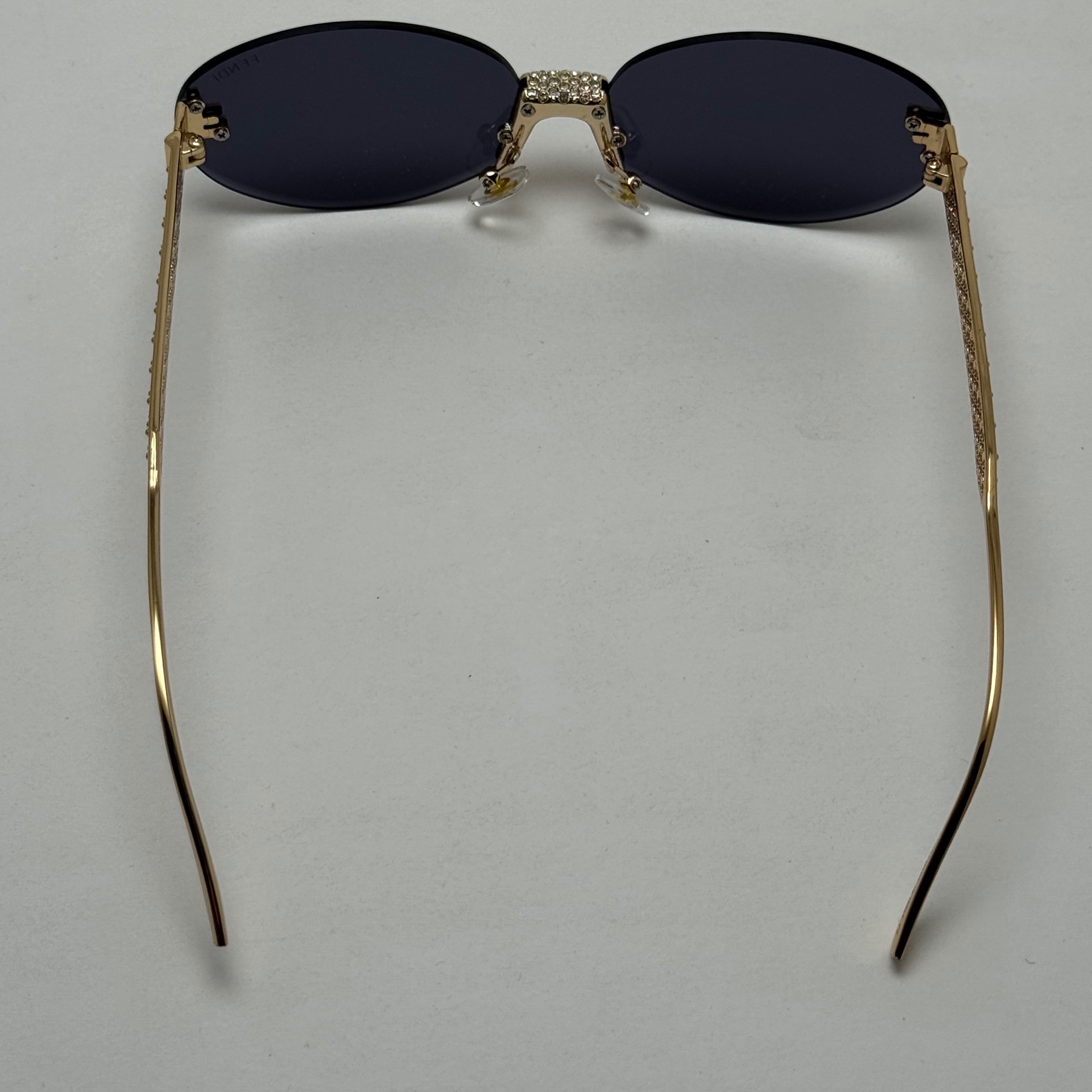 عینک آفتابی زنانه فندی Fendi فریم لس بیضی مدل Oval Frame Diamond Style نگین کاری شده کیفیت مستر مشکی طلایی