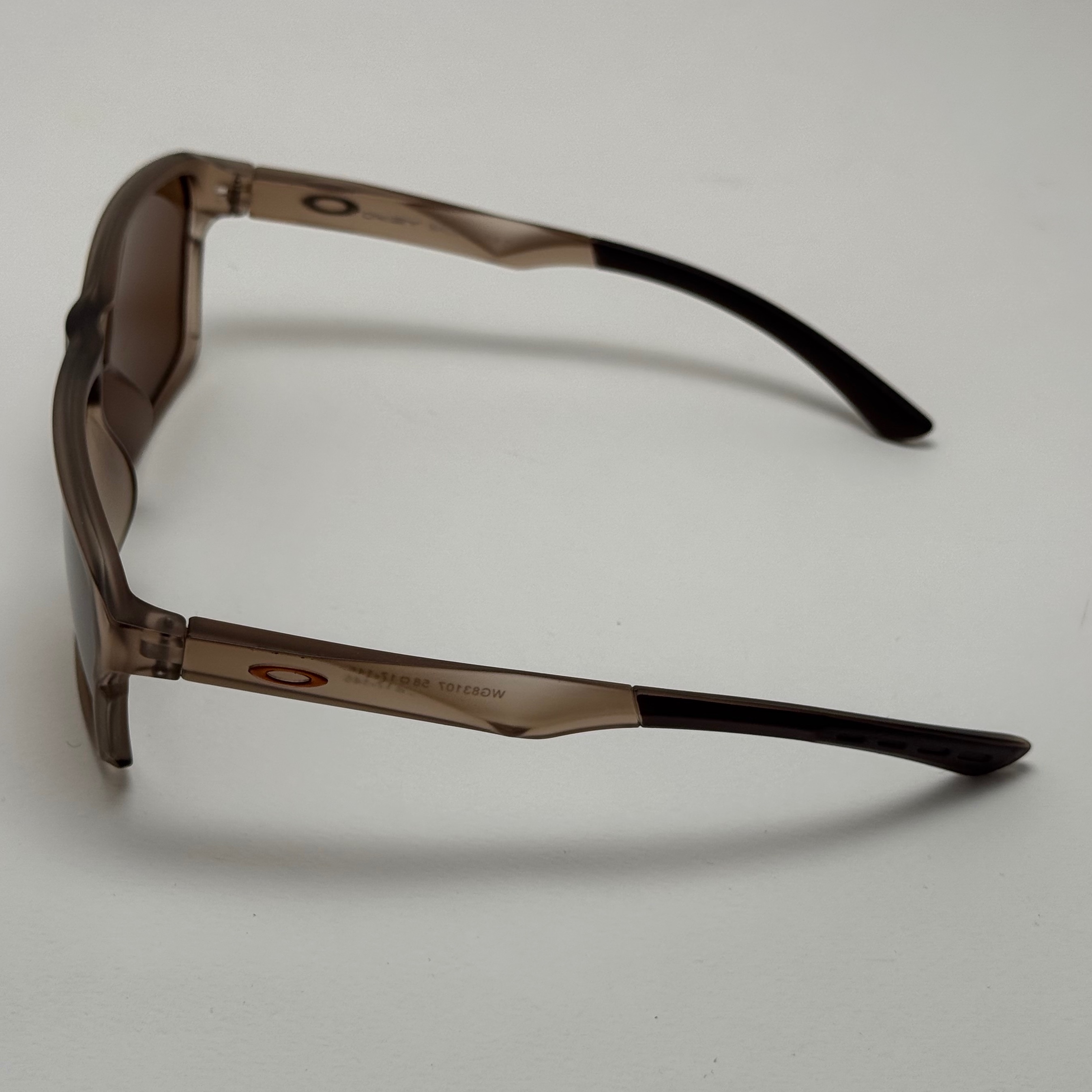 عینک اوکلی مستطیلی پلاریزه سبک OAKLEY قهوه ای کد WG83107