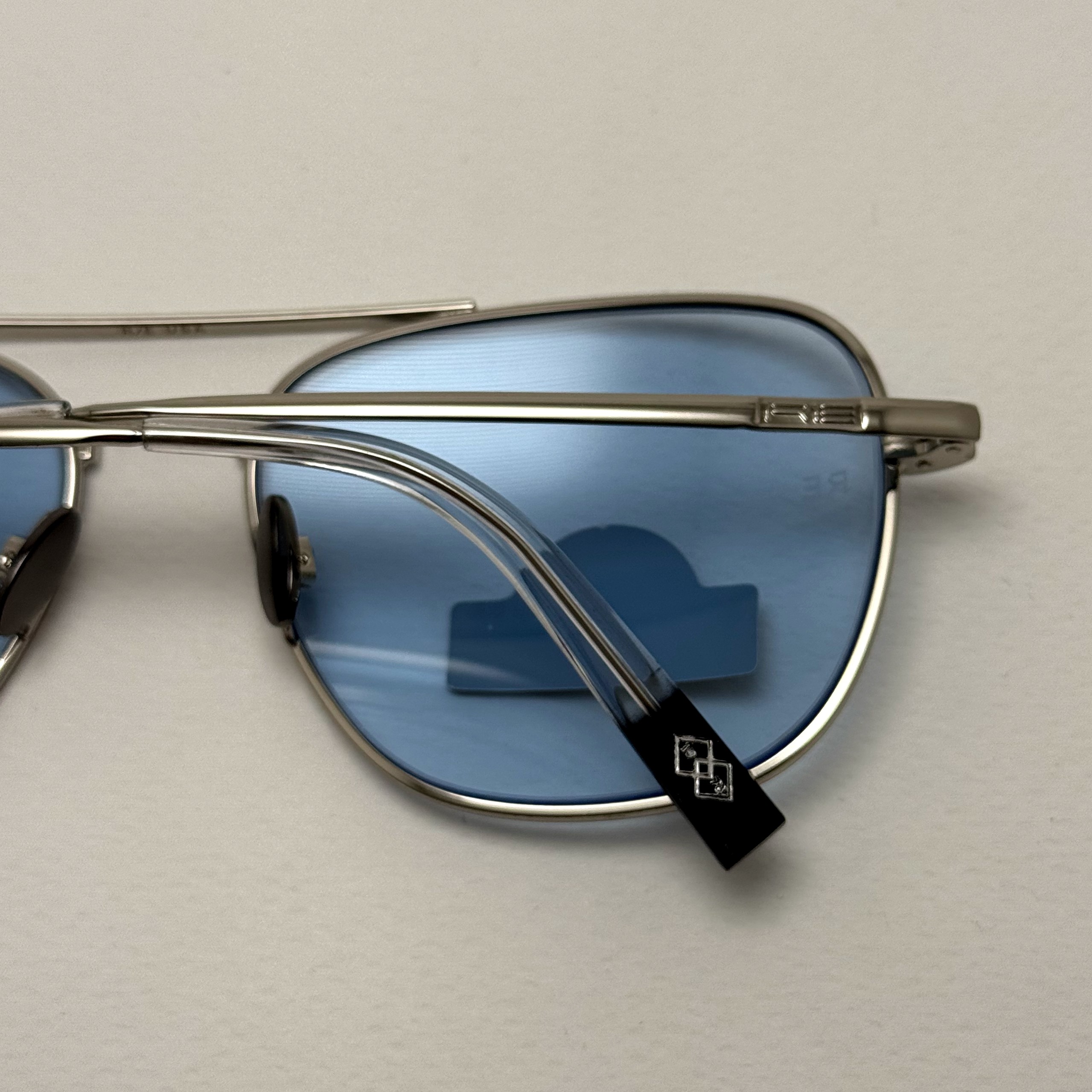 عینک شب و آفتابی خلبانی رندولف شیشه سنگ آبی آسمانی نقره ای فول پک RANDOLPH AVIATOR RE 58 24K WHITE GOLD