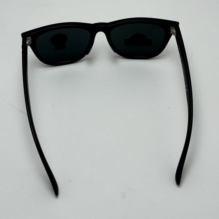 عینک آفتابی ریبن ویفرر شیشه سنگ مشکی که همراه پک کامل ریبن Rayban WAYFARER RB 2140 سایز 54