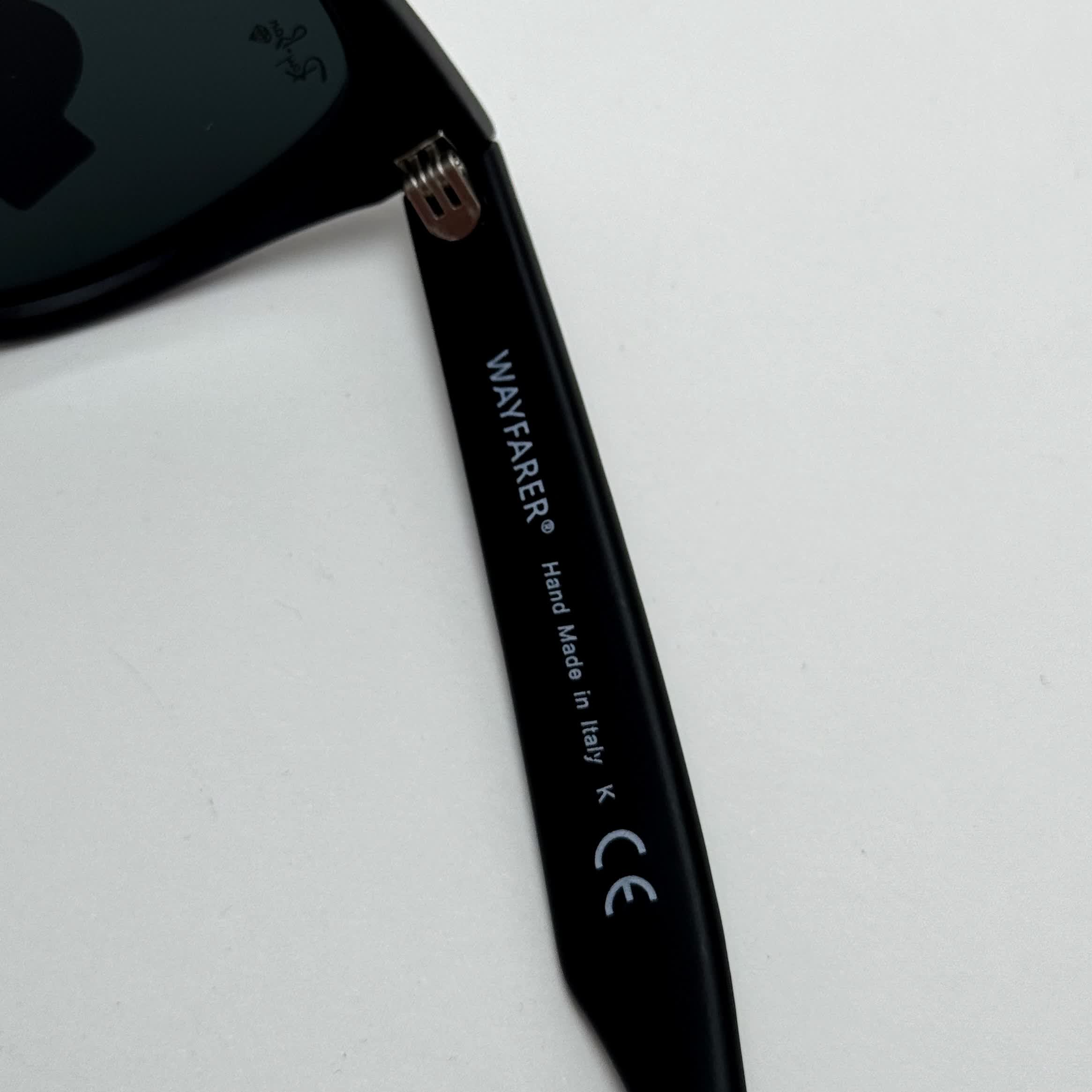 عینک آفتابی ریبن ویفرر شیشه سنگ مشکی که همراه پک کامل ریبن Rayban WAYFARER RB 2140 سایز 54