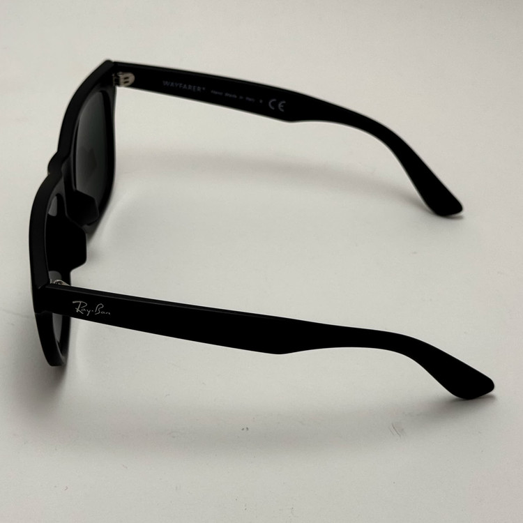 عینک آفتابی ریبن ویفرر شیشه سنگ مشکی که همراه پک کامل ریبن Rayban WAYFARER RB 2140 سایز 54