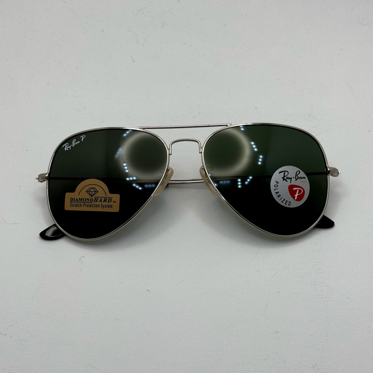 عینک ریبن خلبانی شیشه سنگ پلاریزه سبز با فریم نقره ای به همراه پک کامل ریبن کد Rayban RB 3026