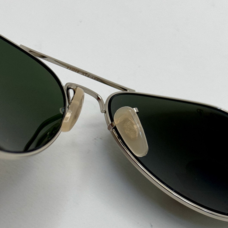 عینک ریبن خلبانی شیشه سنگ پلاریزه سبز با فریم نقره ای به همراه پک کامل ریبن کد Rayban RB 3026