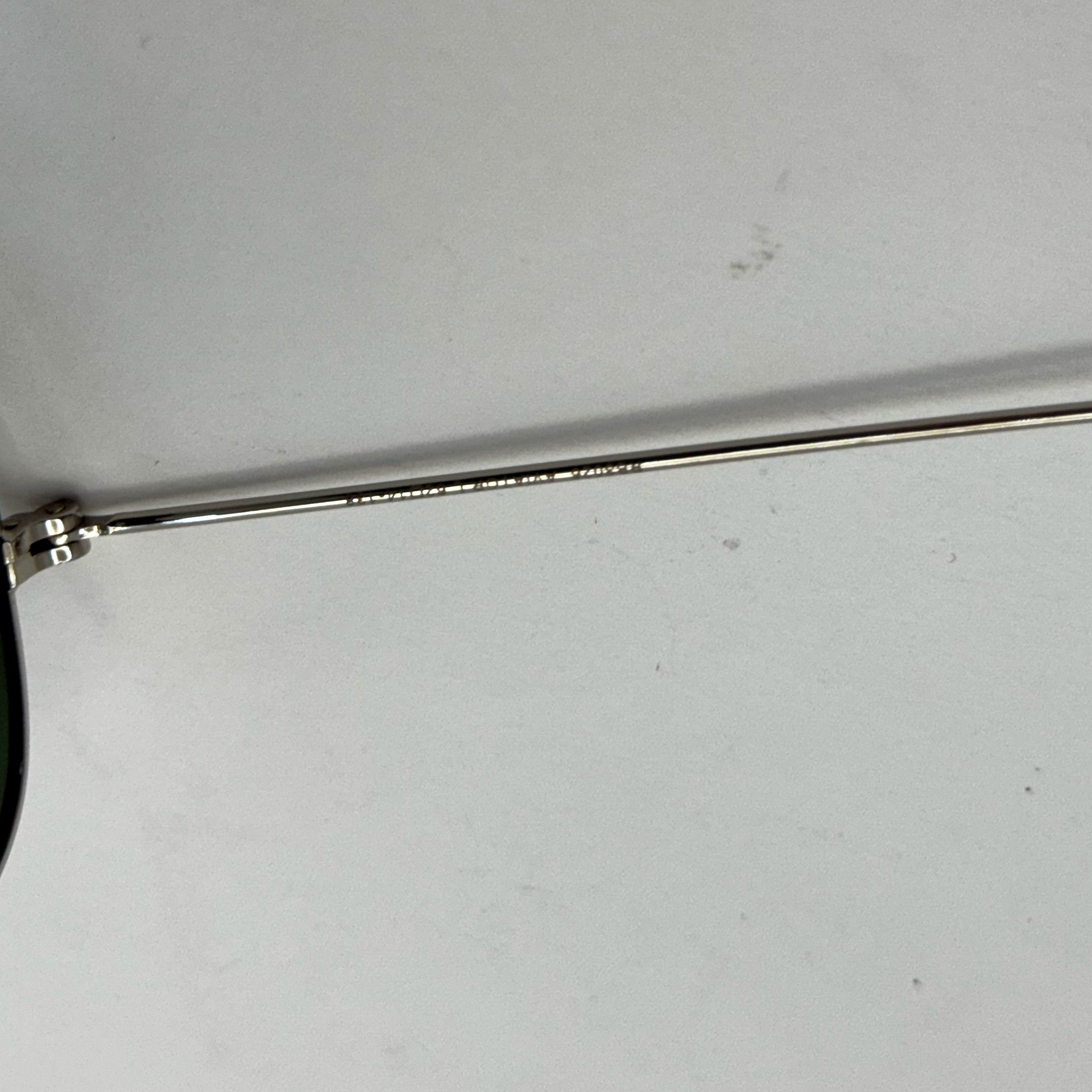 عینک ریبن خلبانی شیشه سنگ پلاریزه سبز با فریم نقره ای به همراه پک کامل ریبن کد Rayban RB 3026