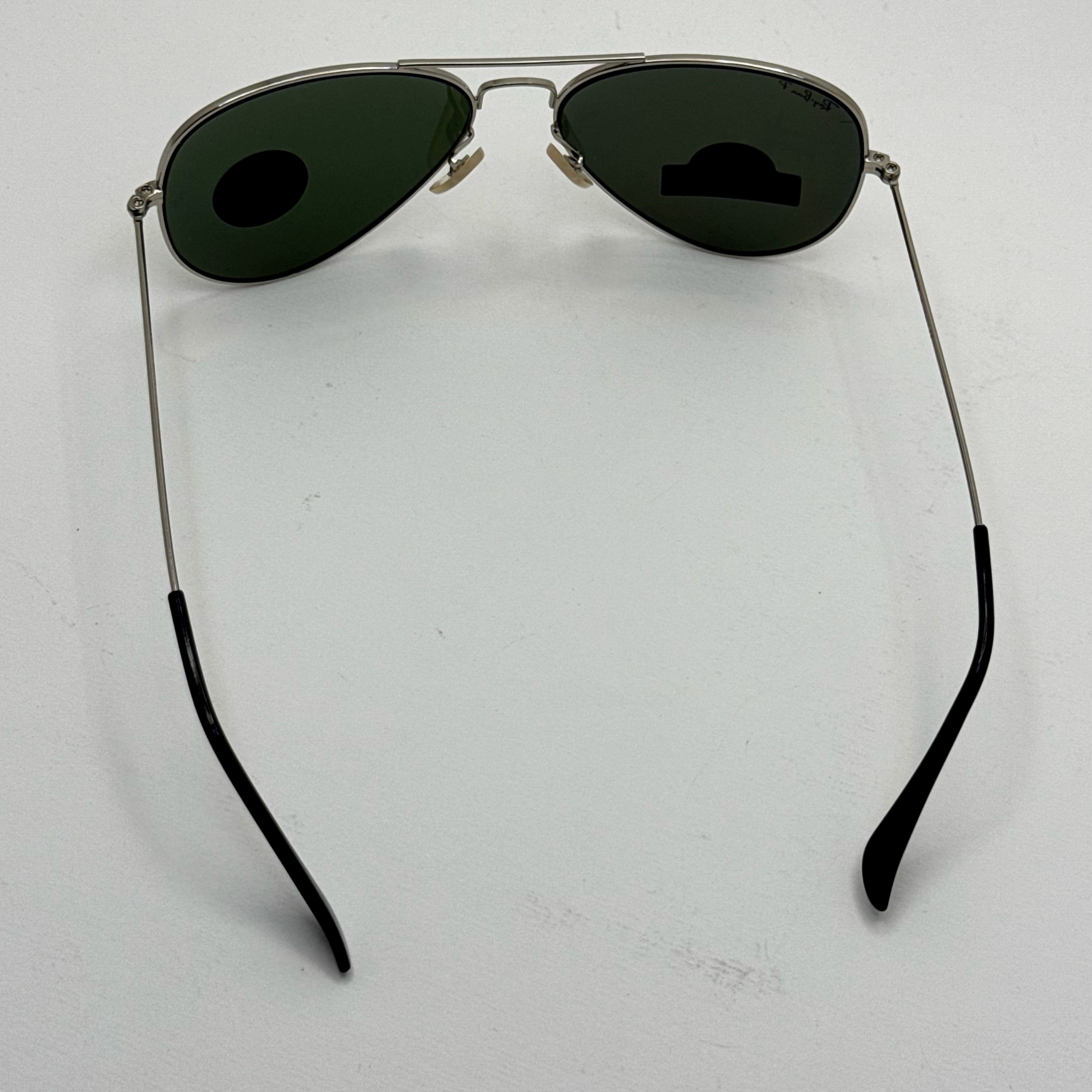 عینک ریبن خلبانی شیشه سنگ پلاریزه سبز با فریم نقره ای به همراه پک کامل ریبن کد Rayban RB 3026
