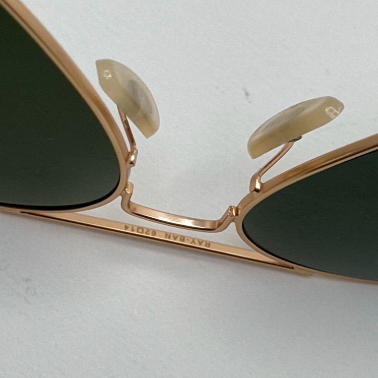 عینک ریبن خلبانی شیشه سنگ پلاریزه سبز با فریم طلایی به همراه پک کامل ریبن کد Rayban RB 3026