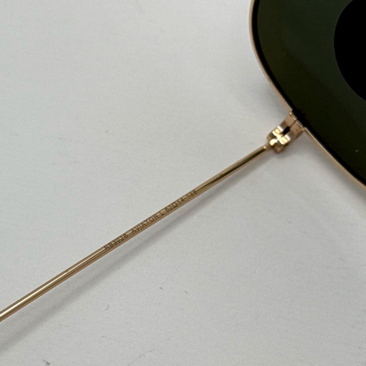 عینک ریبن خلبانی شیشه سنگ پلاریزه سبز با فریم طلایی به همراه پک کامل ریبن کد Rayban RB 3026