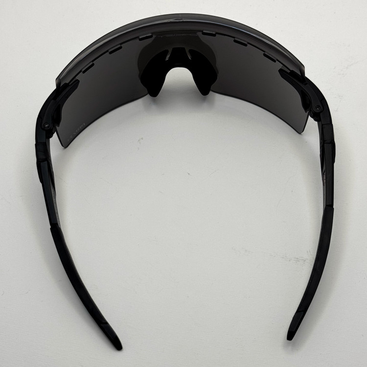 عینک آفتابی اوکلی نقره ای مشکی کد OAKLEY 4935