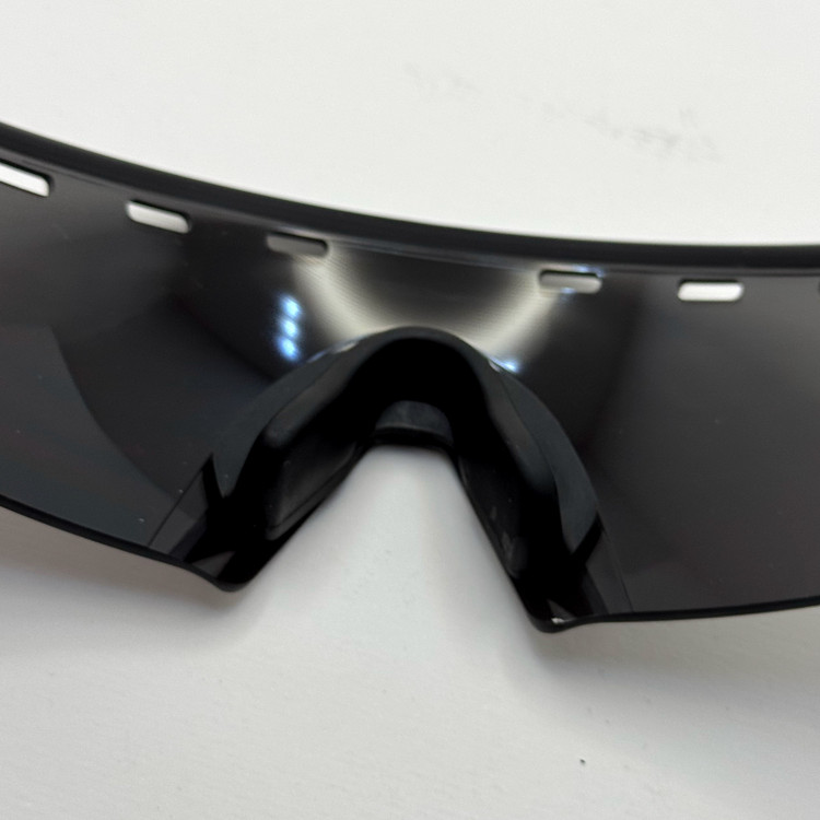 عینک آفتابی اوکلی نقره ای مشکی کد OAKLEY 4935