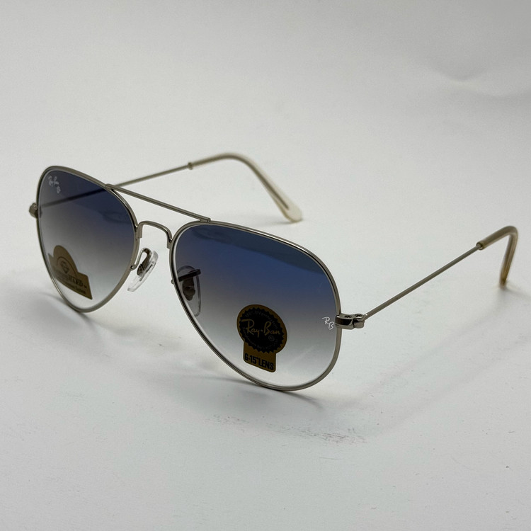 عینک ریبن خلبانی شیشه سنگ آبی هایلایت فریم نقره ای به همراه پک کامل ریبن کد Rayban RB 3025