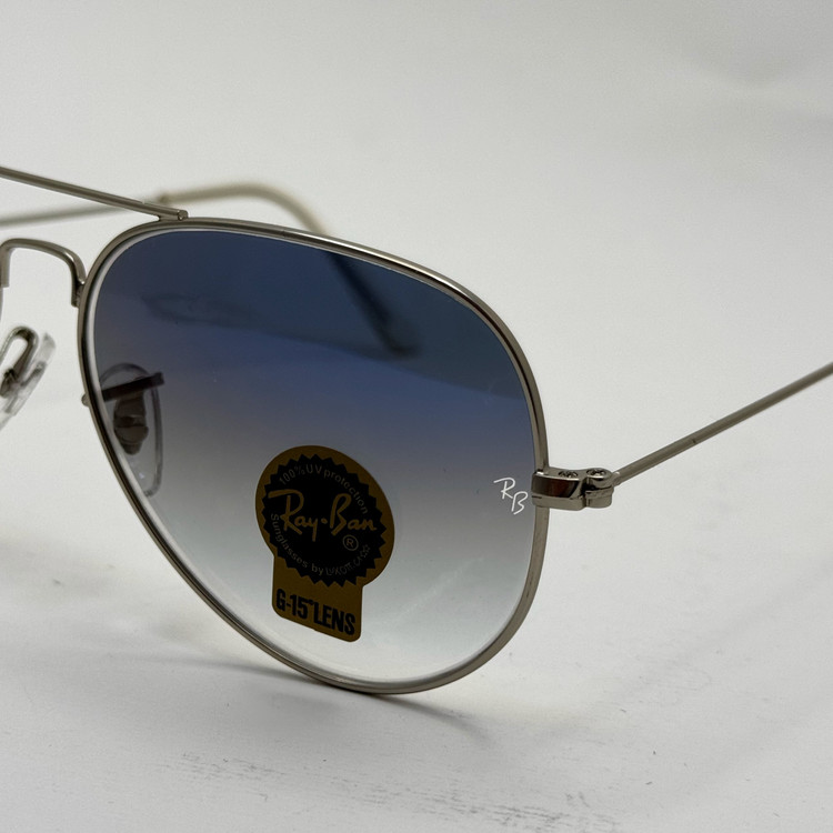 عینک ریبن خلبانی شیشه سنگ آبی هایلایت فریم نقره ای به همراه پک کامل ریبن کد Rayban RB 3025