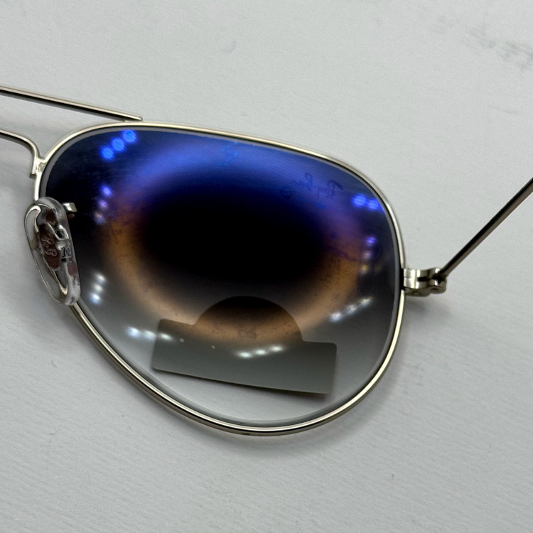 عینک ریبن خلبانی شیشه سنگ آبی هایلایت فریم نقره ای به همراه پک کامل ریبن Rayban RB 3025