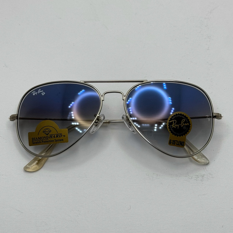 عینک ریبن خلبانی شیشه سنگ آبی هایلایت فریم نقره ای به همراه پک کامل ریبن Rayban RB 3025