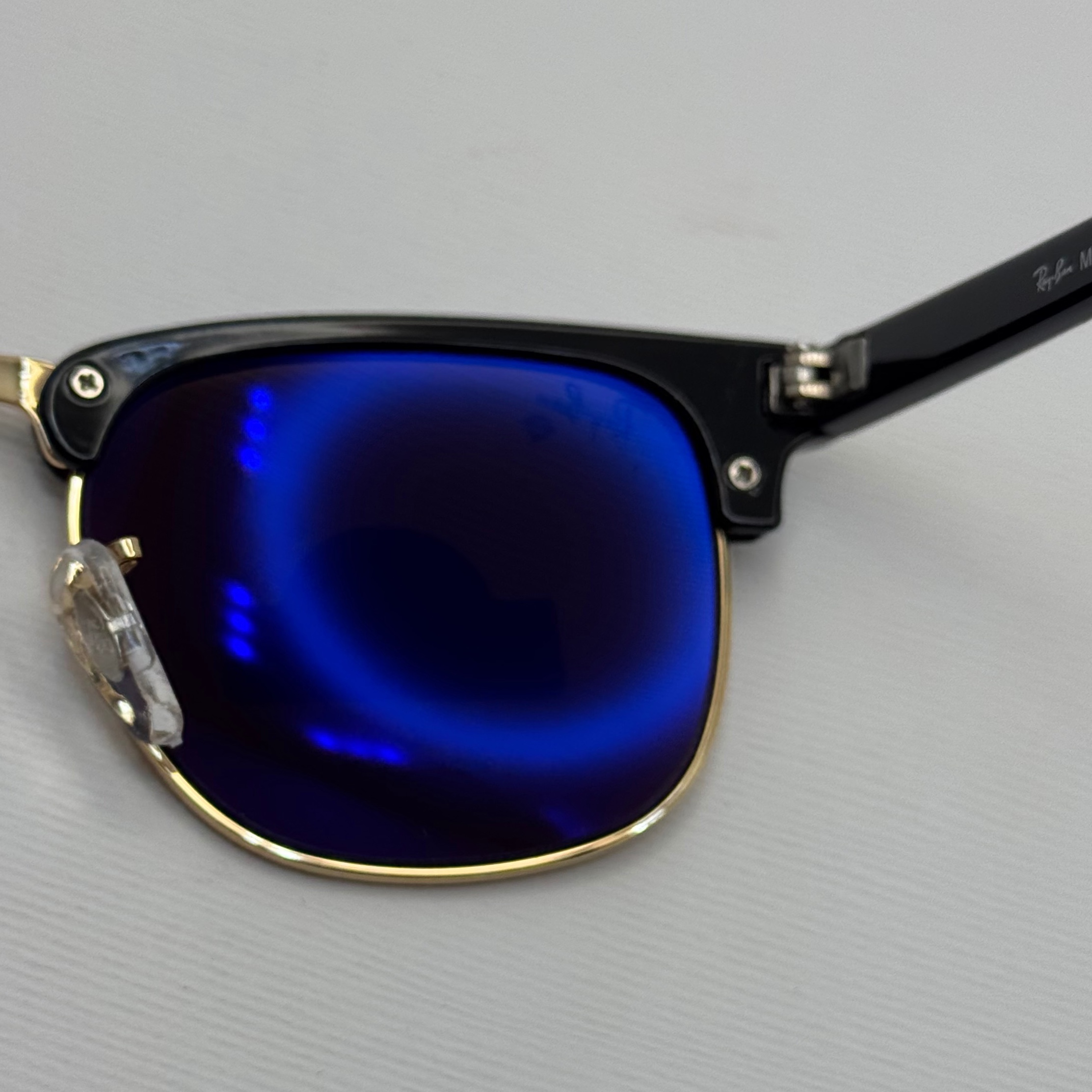 عینک آفتابی ریبن rayban کلاب مستر شیشه سنگ قهوه ای فریم طلایی rb 3016 به همراه پک کامل