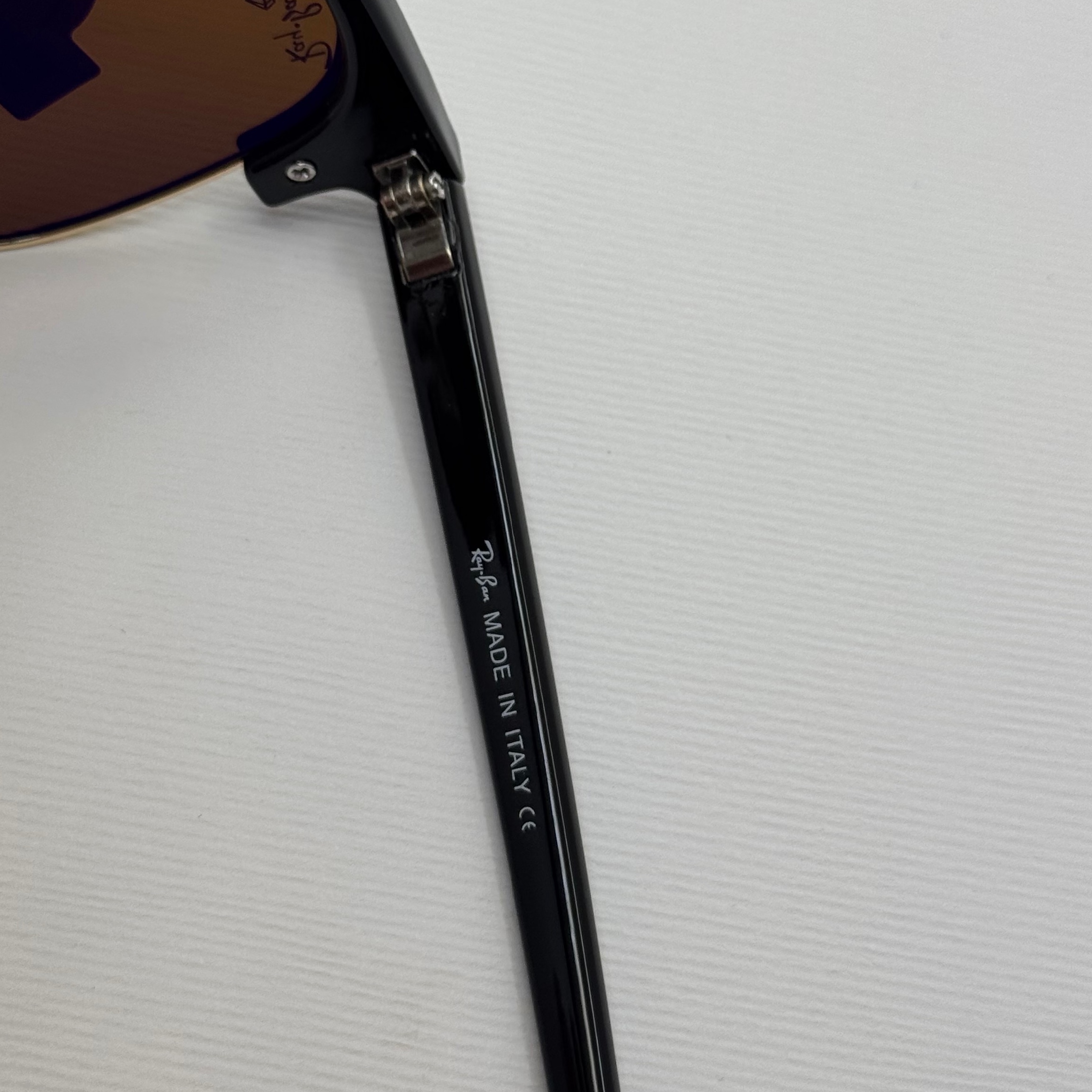 عینک آفتابی ریبن rayban کلاب مستر شیشه سنگ قهوه ای فریم طلایی rb 3016 به همراه پک کامل
