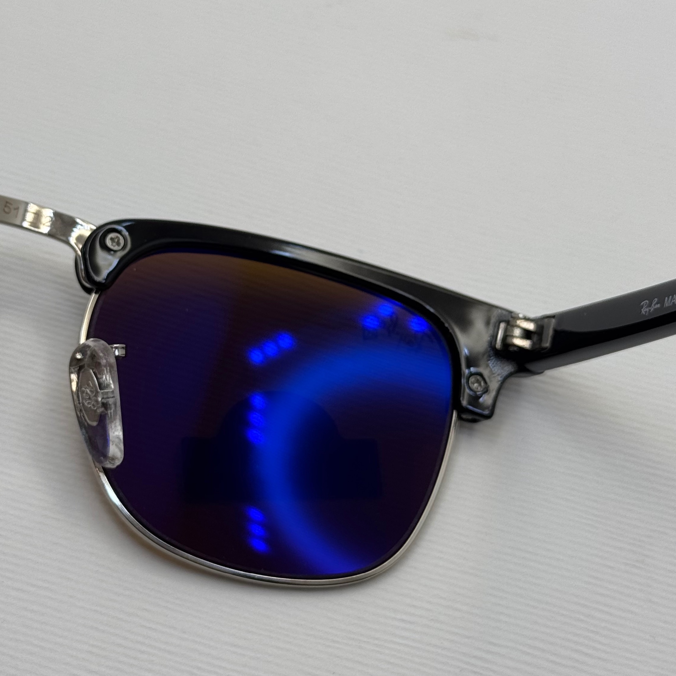 عینک آفتابی ریبن rayban کلاب مستر شیشه سنگ قهوه ای فریم نقره ای rb 3016 به همراه پک کامل