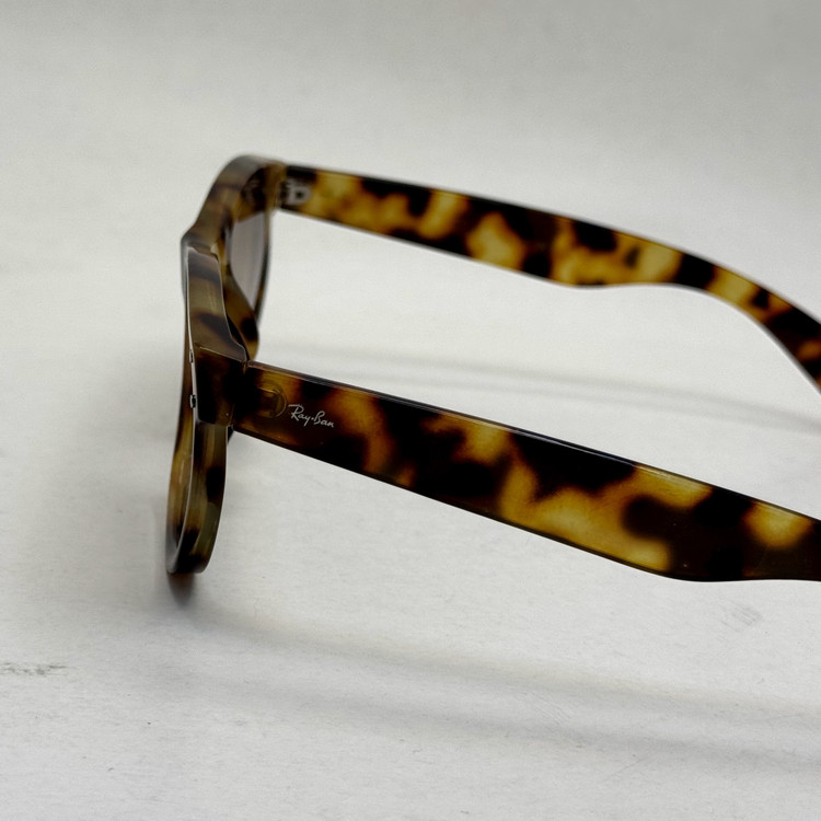 عینک آفتابی ریبن ویفرر ریورس پلنگی به همراه پک کامل rayban