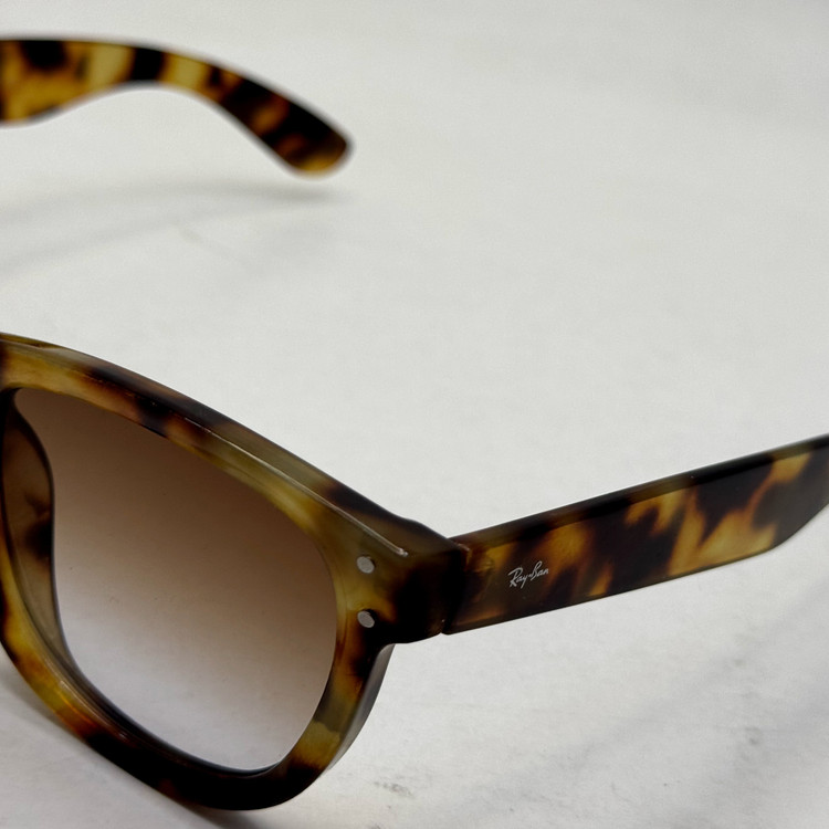 عینک آفتابی ریبن ویفرر ریورس پلنگی به همراه پک کامل rayban
