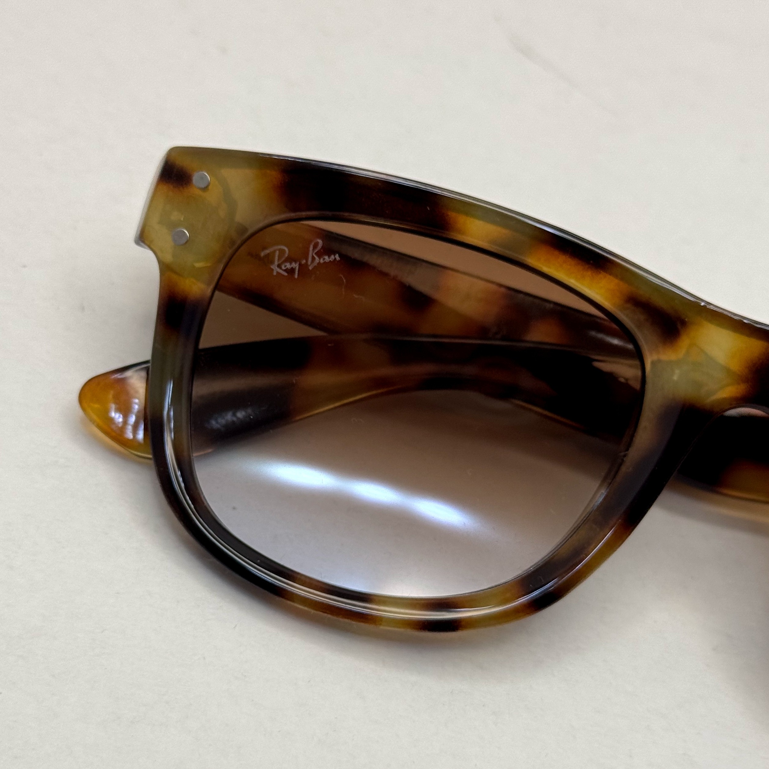 عینک آفتابی ریبن ویفرر ریورس پلنگی به همراه پک کامل rayban