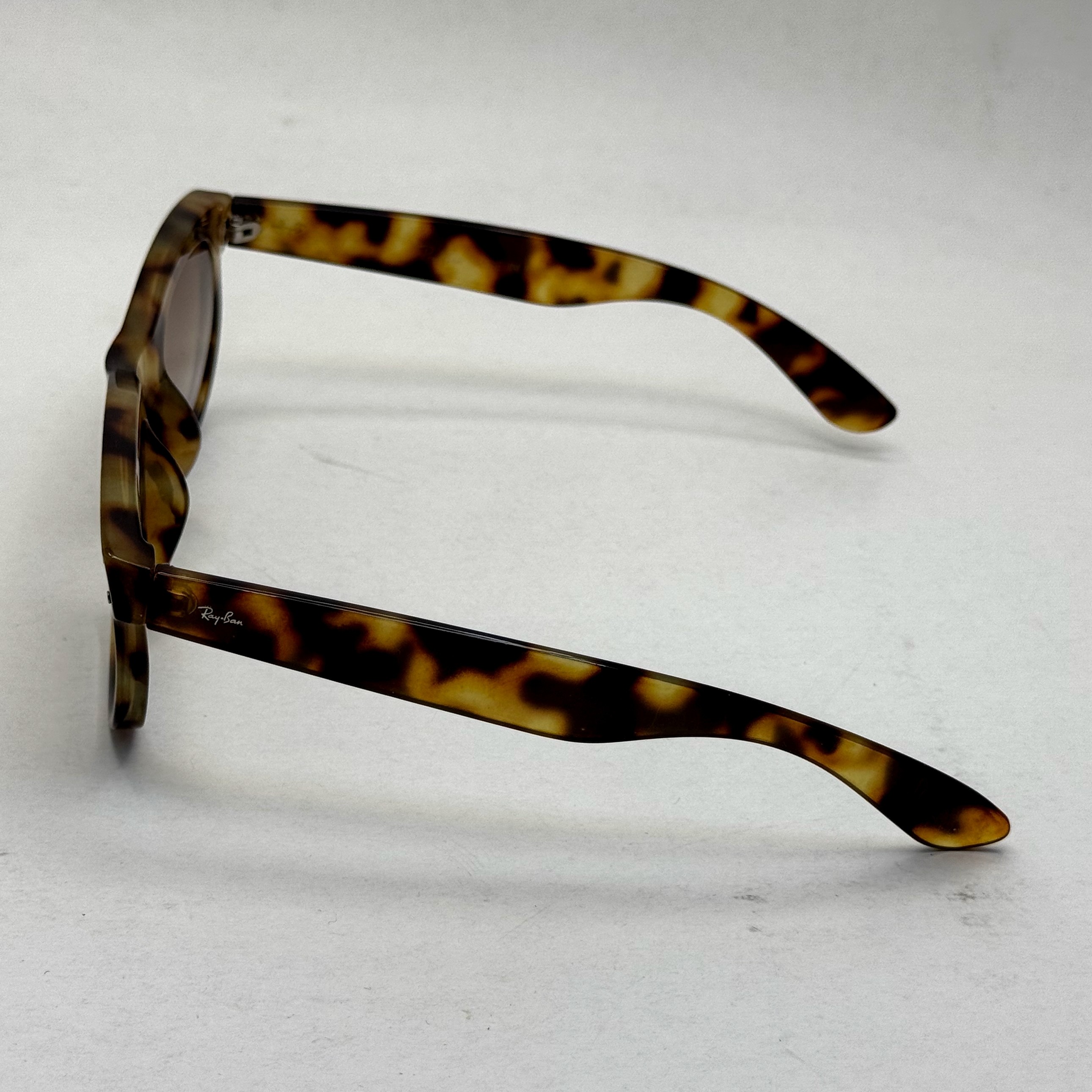 عینک آفتابی ریبن ویفرر ریورس پلنگی به همراه پک کامل rayban
