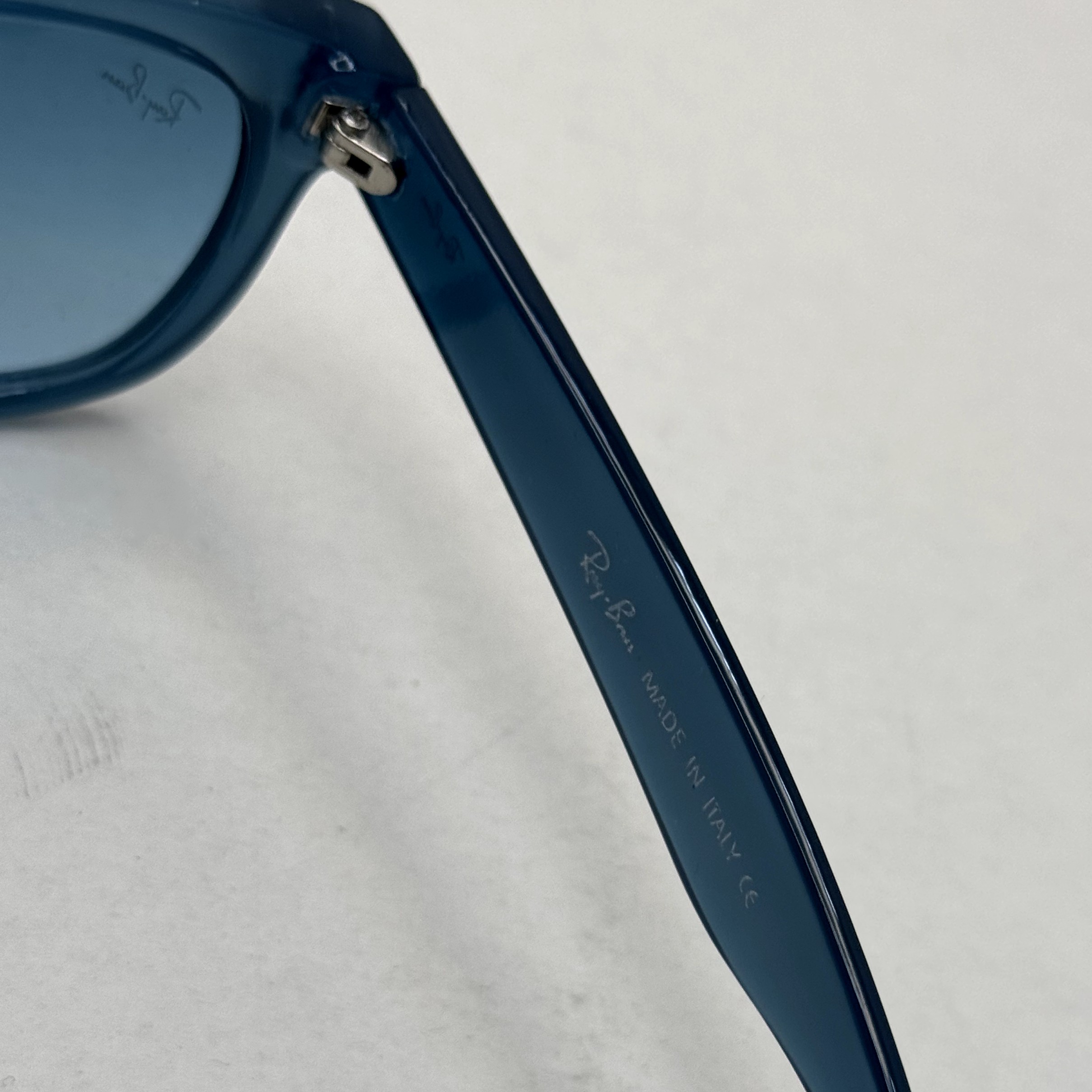 عینک آفتابی ریبن ویفرر ریورس آبی به همراه پک کامل rayban