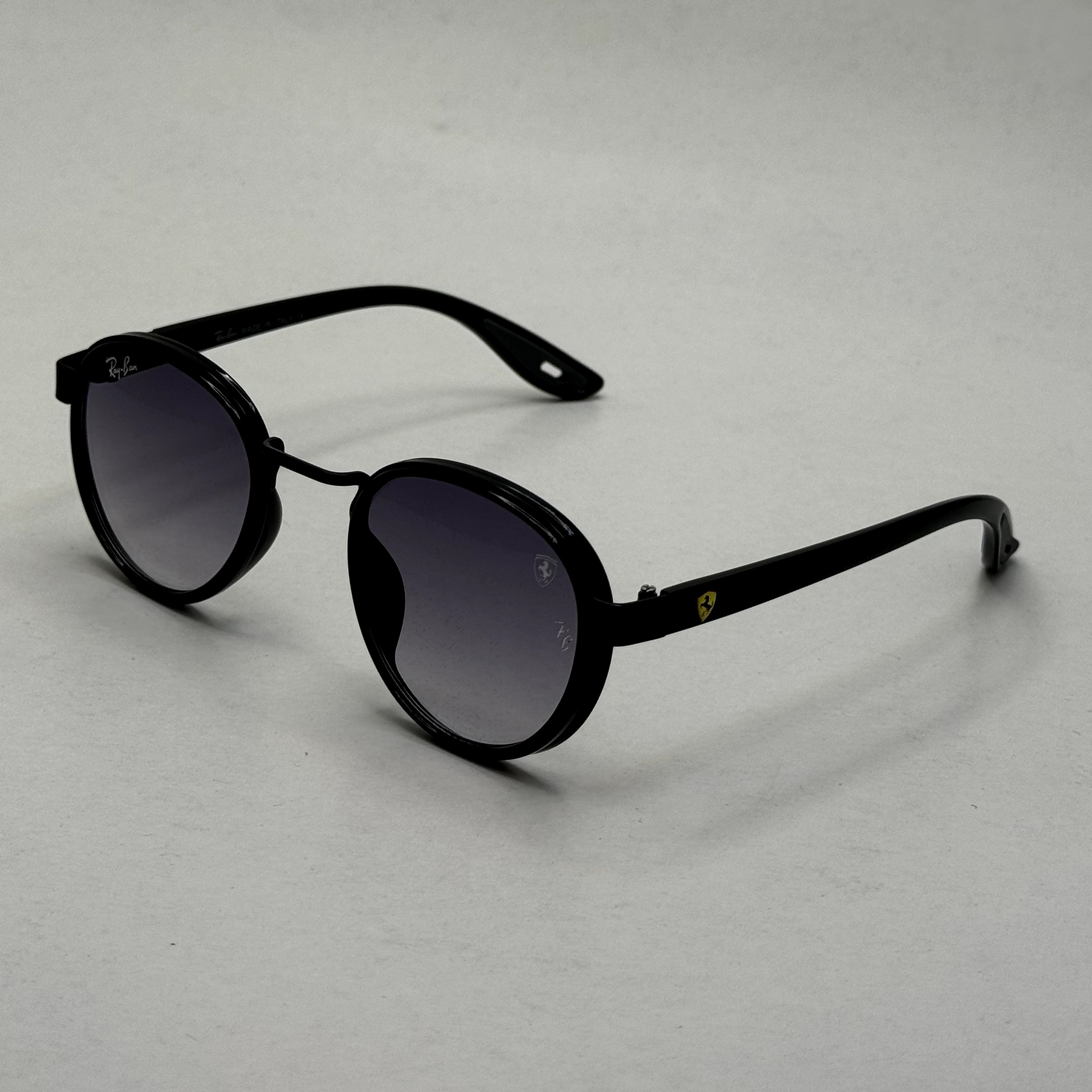 عینک آفتابی گرد ریبن فراری مشکی با پک کاملRayban Ferrari RB3705