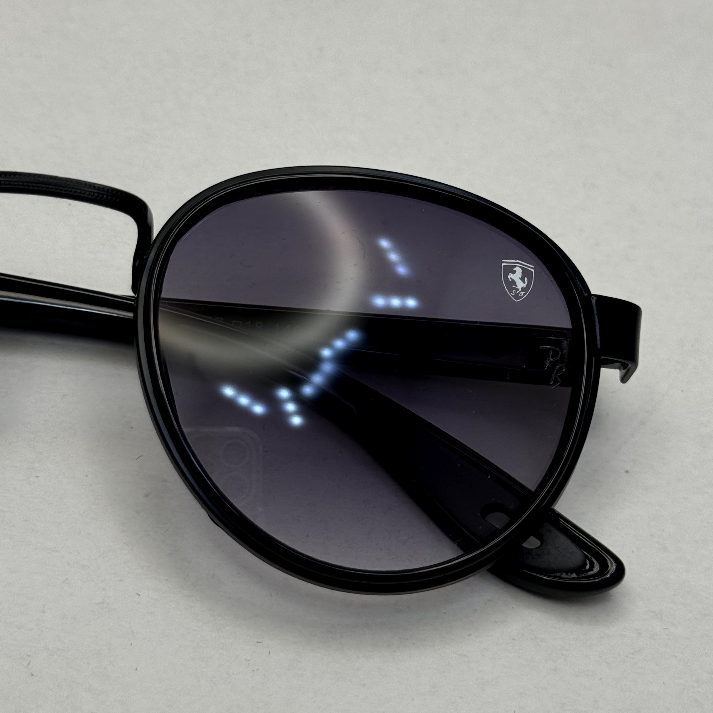 عینک آفتابی گرد ریبن فراری مشکی با پک کاملRayban Ferrari RB3705