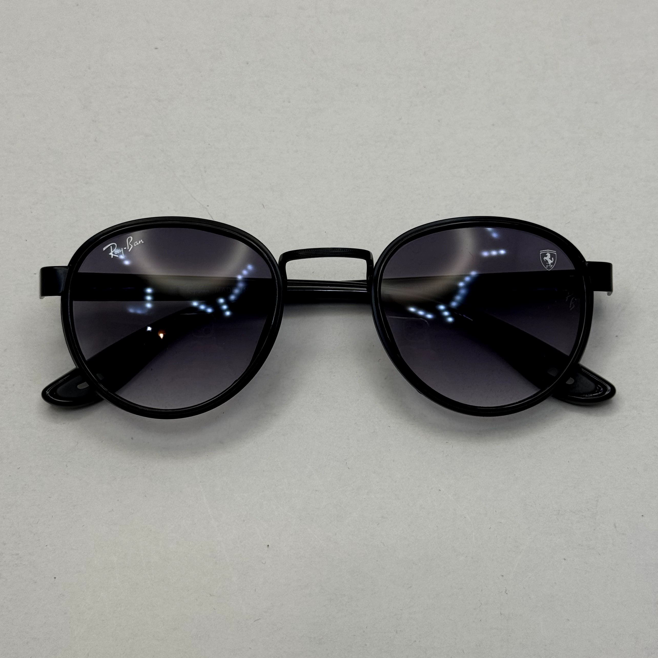 عینک آفتابی گرد ریبن فراری مشکی با پک کاملRayban Ferrari RB3705