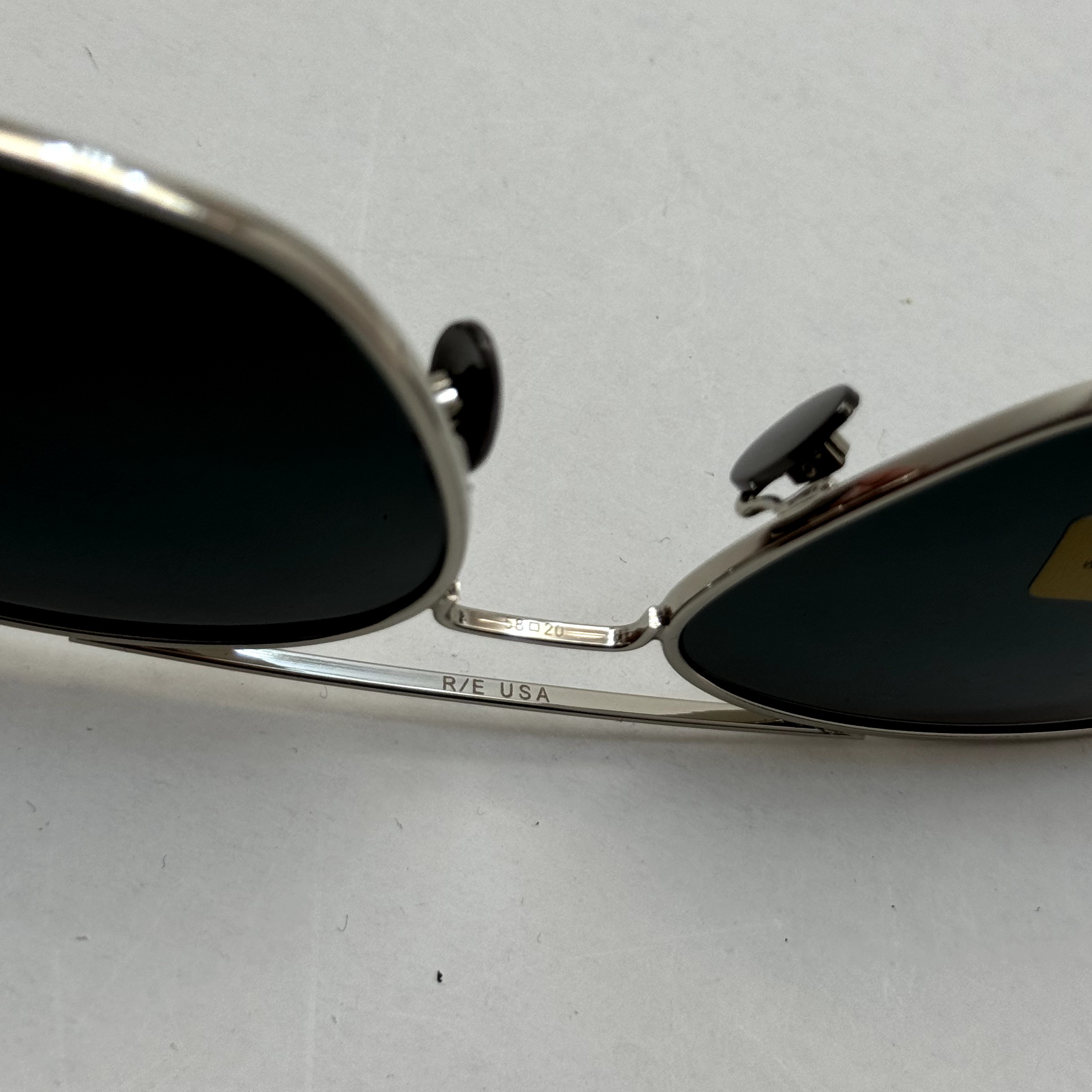عینک آفتابی خلبانی رندولف شیشه سنگ آنتی رفلکس مشکی فریم نقره ای فول پک RANDOLPH AVIATOR RE 58 WHITE GOLD