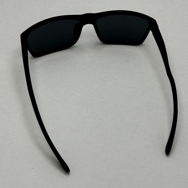 عینک اوکلی مستطیلی پلاریزه سبک OAKLEY آمریکایی مشکی کد WG83107