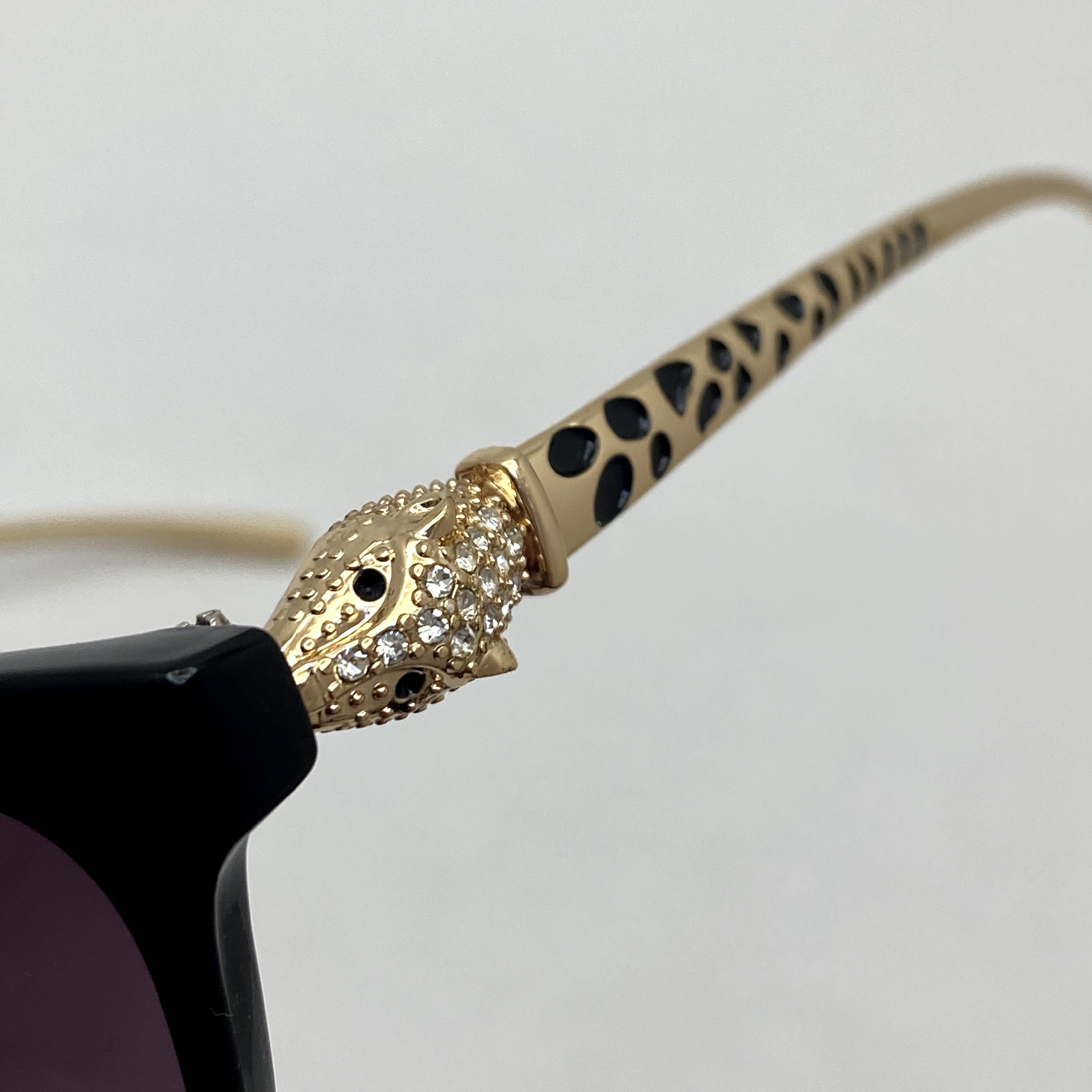 عینک آفتابی زنانه کارتیر Cartier دسته نگین کاری شده خاص و لاکچری در 6 رنگ