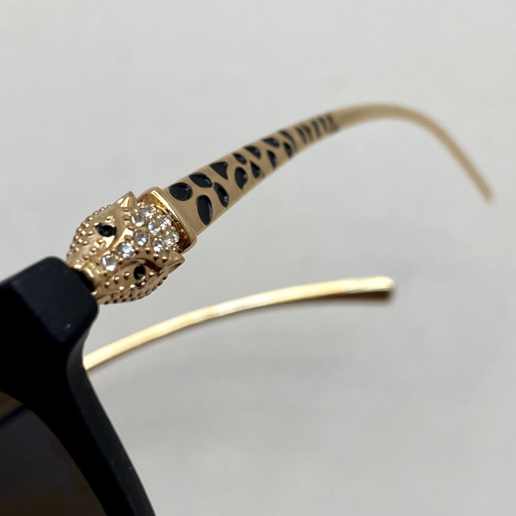 عینک آفتابی زنانه کارتیر Cartier دسته نگین کاری شده خاص و لاکچری فریم مشکی عدسی آبی