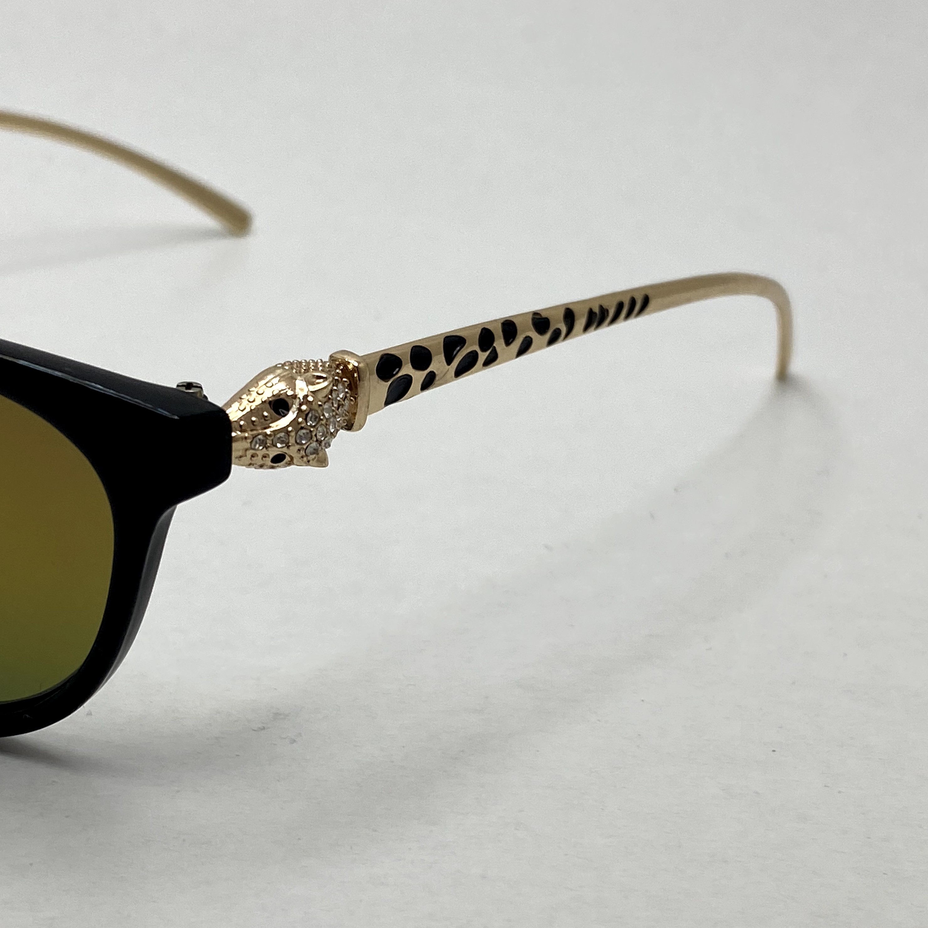 عینک آفتابی زنانه کارتیر Cartier دسته نگین کاری شده فریم مشکی عدسی آتیشی