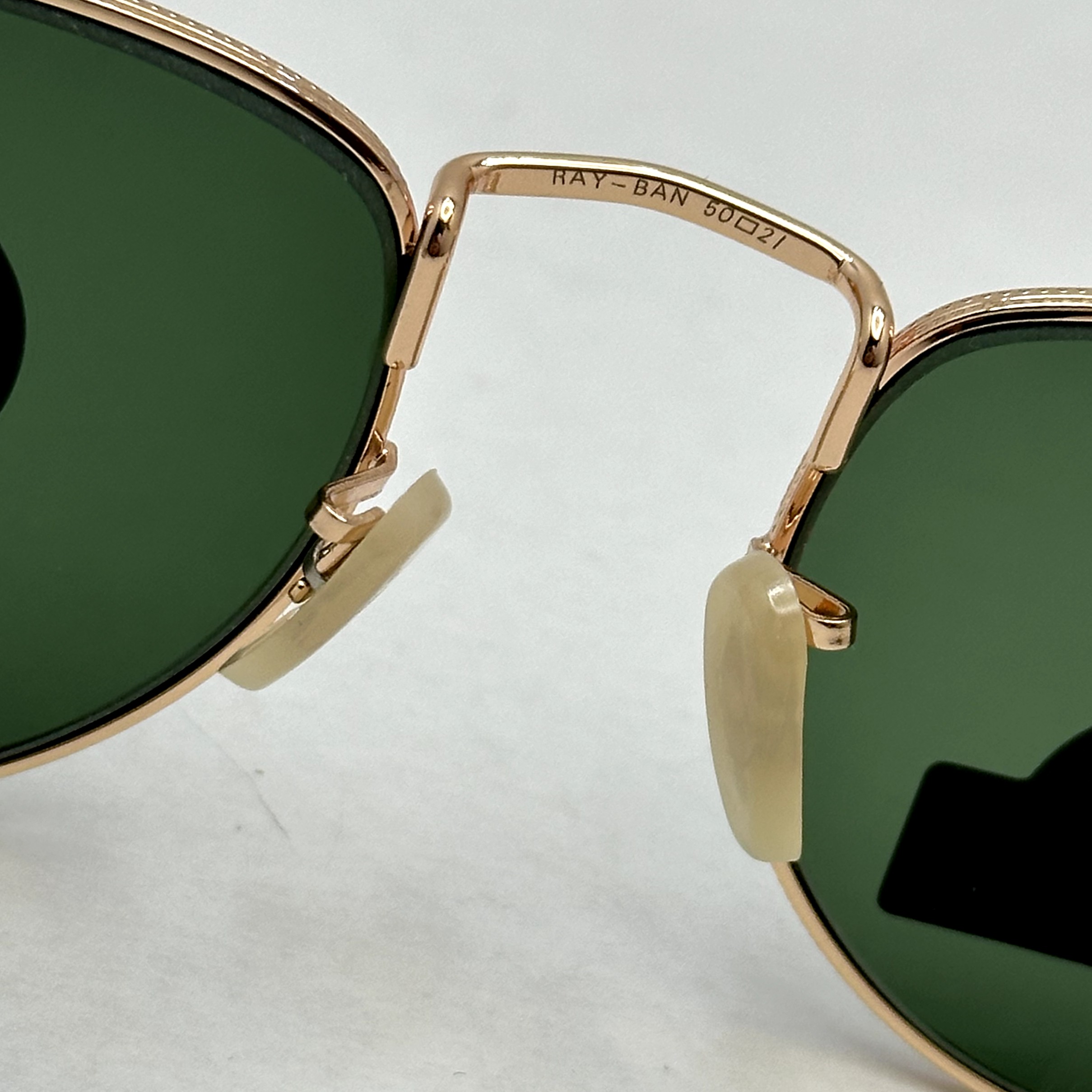 عینک آفتابی ریبن rayban شیشه سنگ سبز طلایی کد rb 3958 - فول پک