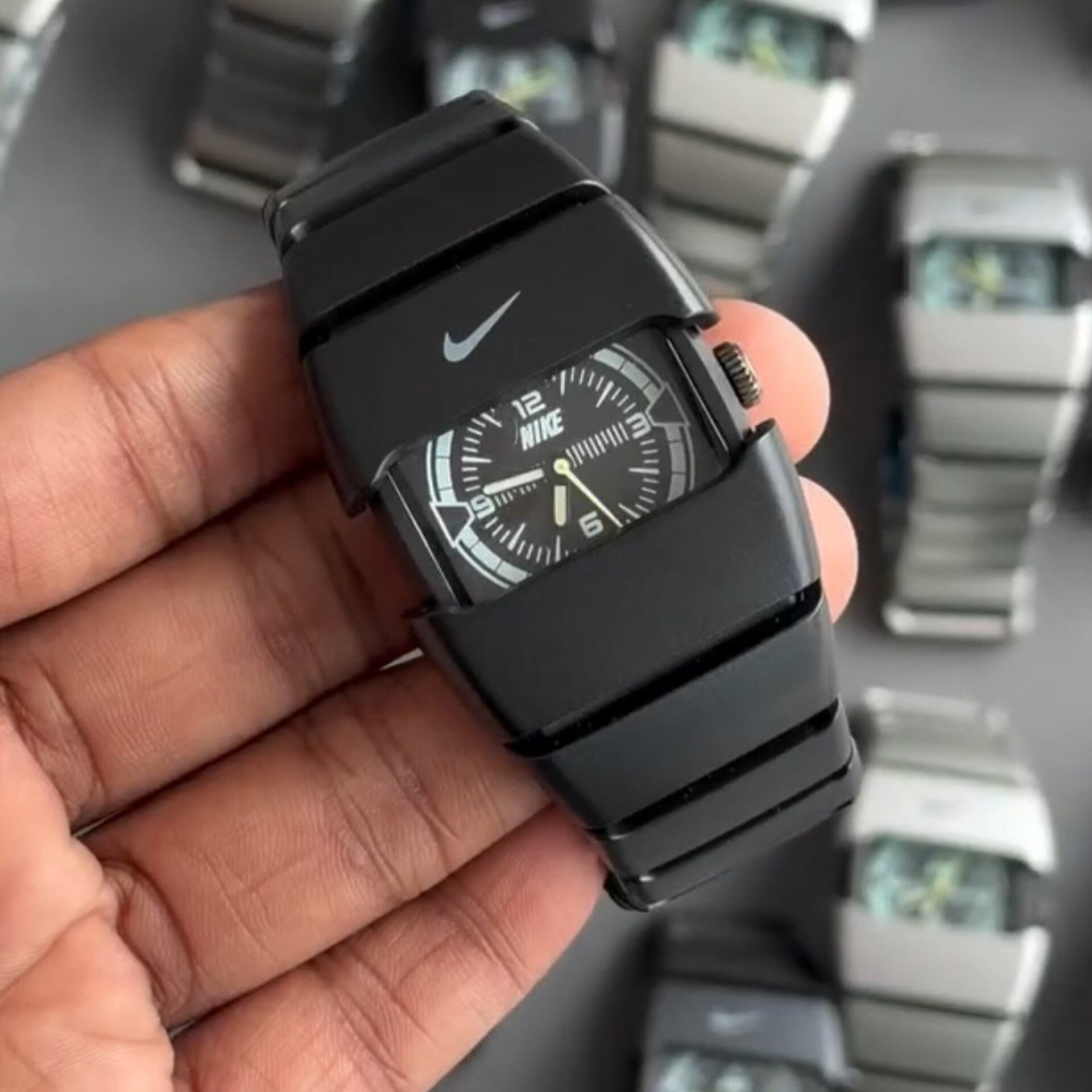 ساعت نایکی nike کیفیت درجه یک با جعبه قسطی بخرید رنگ مشکی
