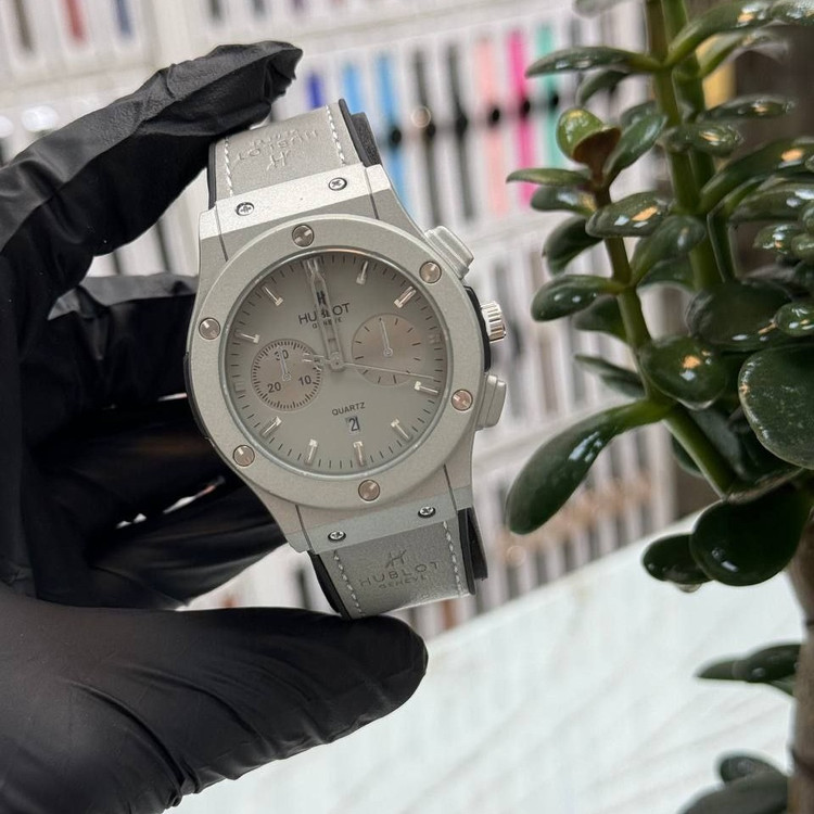 ساعت هابلوت Hublot کیفیت عالی بند و قفل اصلی با کارت گارانتی و ضمانت کیفیت و جعبه ارسال به کل کشور در رنگبندی متنوع
